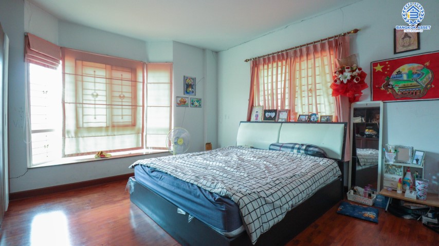 *****บ้านเดี่ยวมือสองย่านปทุมธานี ม.ศุภาลัยวิลล์ ศรีสมาน-ปทุมธานี บนเนื้อที่ 53.1 ตร.ว. พื้นที่ใช้สอย 170 ตร.ม. ฟังก์ชัน 4 ห้องนอน 3 ห้องน้ำ 2 ที่จอดรถ บ้านสวยราคานี้หาที่ไหน!! 15 นาทีก็ถึงโรบินสันศรีสมาน และทางด่วน "ศรีสมาน" จองเลย!